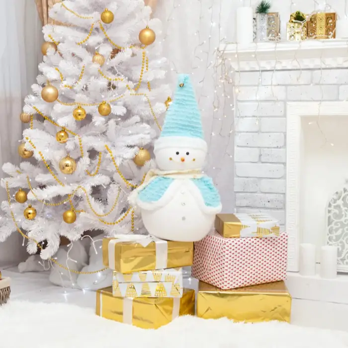 15 Ways to Create a Cozy, White Holiday Theme