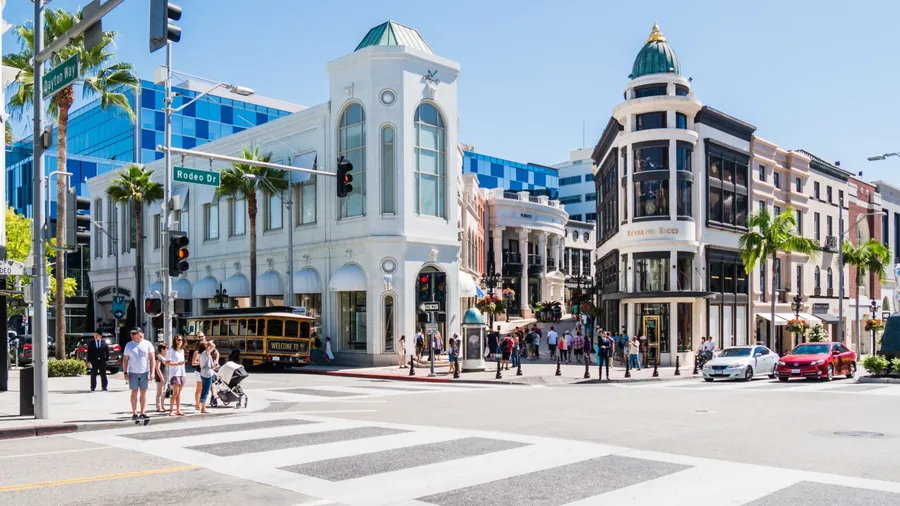 LOS ANGELES, USA - SEPTEMBER 20: Beverly Hills on September 20, 2015 in Los Angeles, United States. It is home to many actors and celebrities. The city includes the Rodeo Drive shopping district.