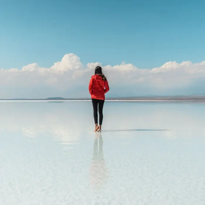 How this lake in Bolivia creates the illusion of walking in the sky