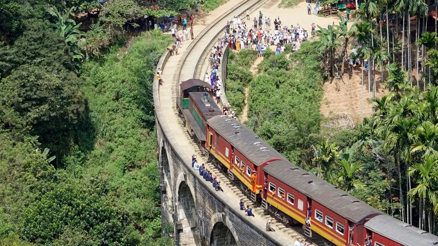 Ella, Sri Lanka - January 30, 2025: overtourism an the famous nine arches bridge