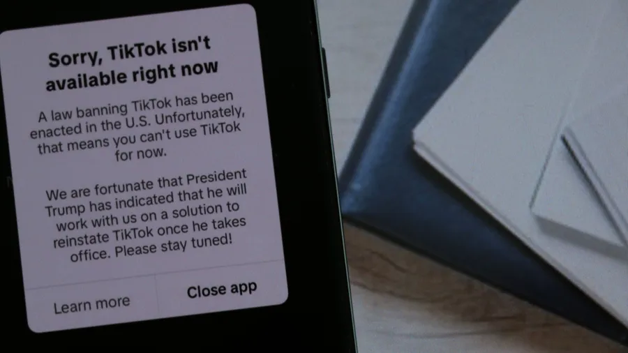TikTok shuts down as U.S. ban takes effect. Jakarta, 19 January 2025