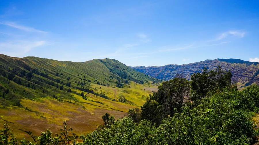 Vacationing in sunny weather by visiting mountainous areas with natural views and fresh, cool air.