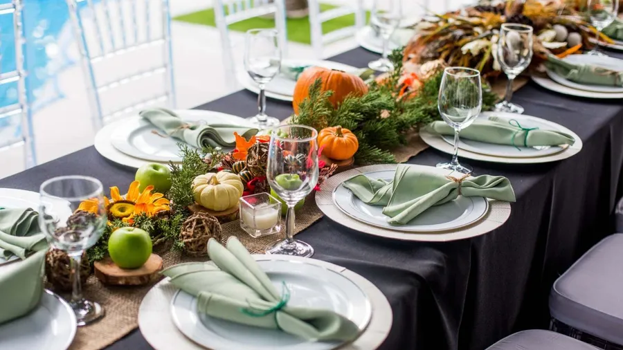 Shutterstock_Thanksgiving, 1774290146