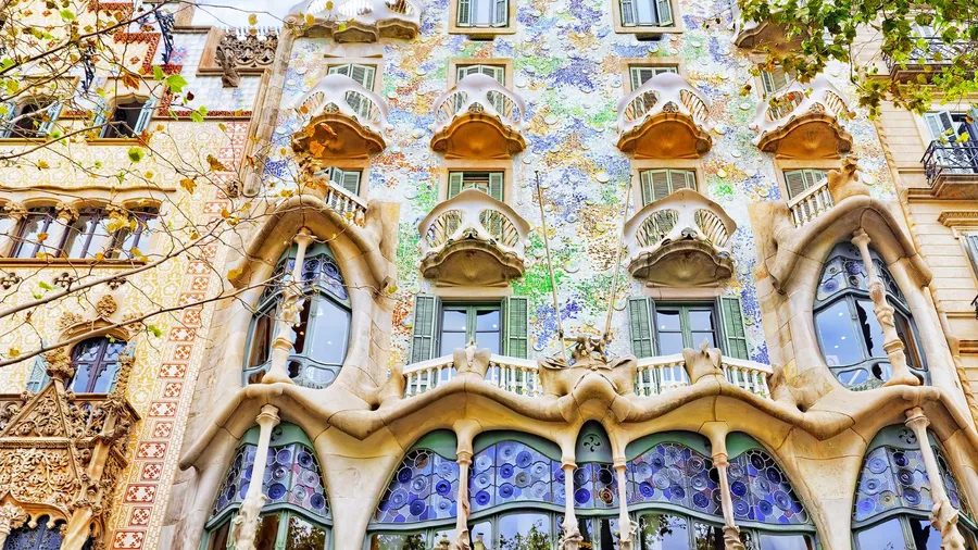 Front view of Casa Battlo,a colorful and whimsical building with curved lines.