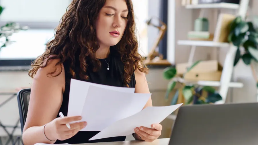 a confident young plus size businesswoman focuses intently on important