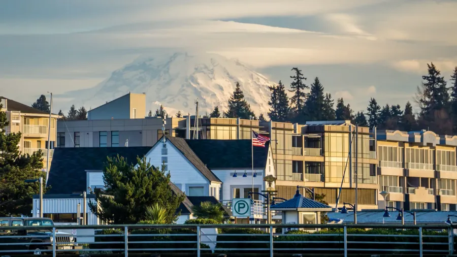 a view of buildings in des moines washington with mount