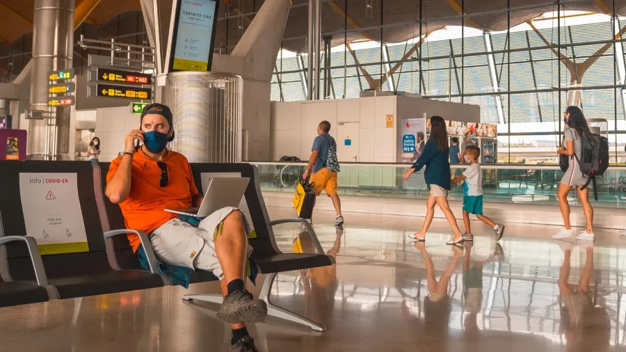 air travel in the coronavirus pandemic safe travel social distance
