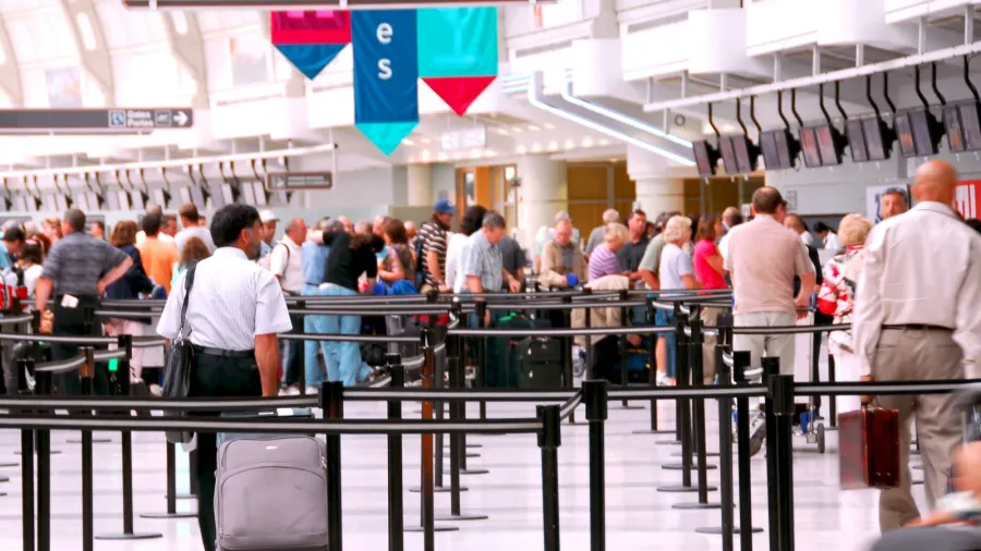 airport crowd