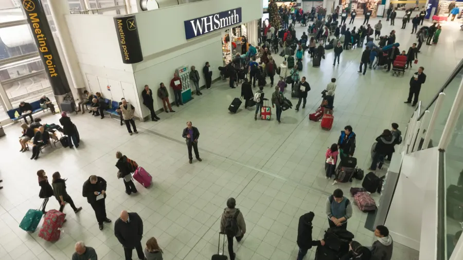 airport crowds