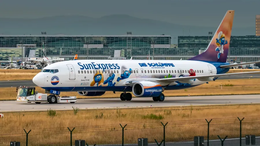 airport frankfurtgermany june 23 2017 boeing 737800 sunexpr
