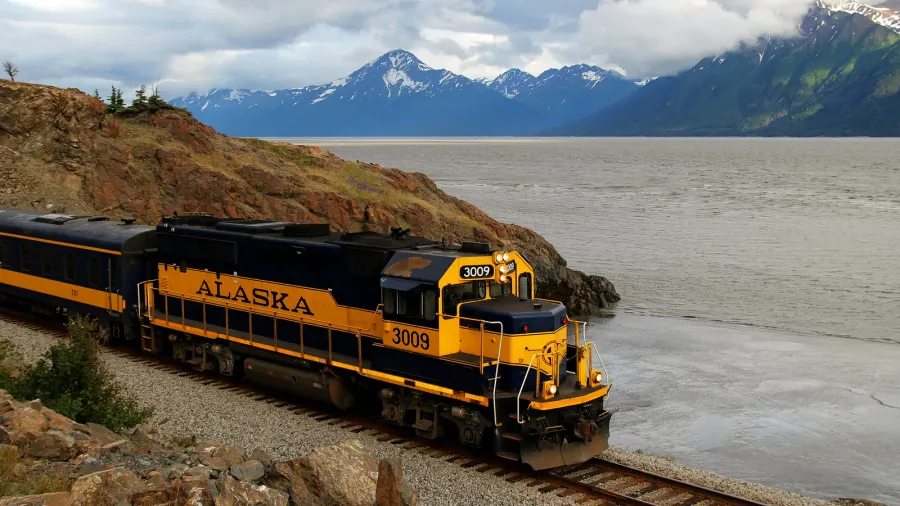alaskan train on the turnagain arm