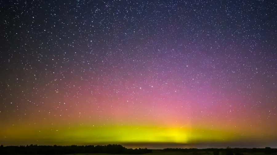 aurora borealis bright colors