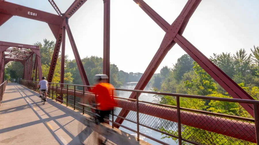 boise river bridge with bikes crossing