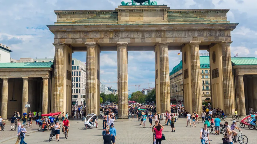 brandenburg gate in berlin