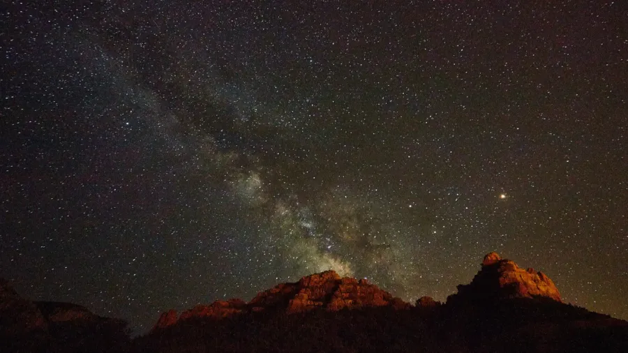 breathtaking astrophotography of milky way over arizonas sedona mountains in