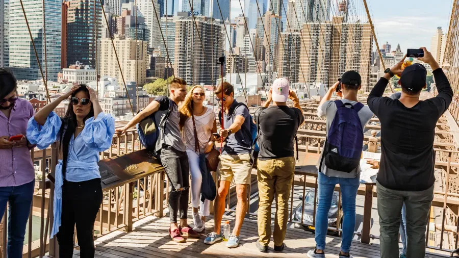brooklyn bridge in new york city