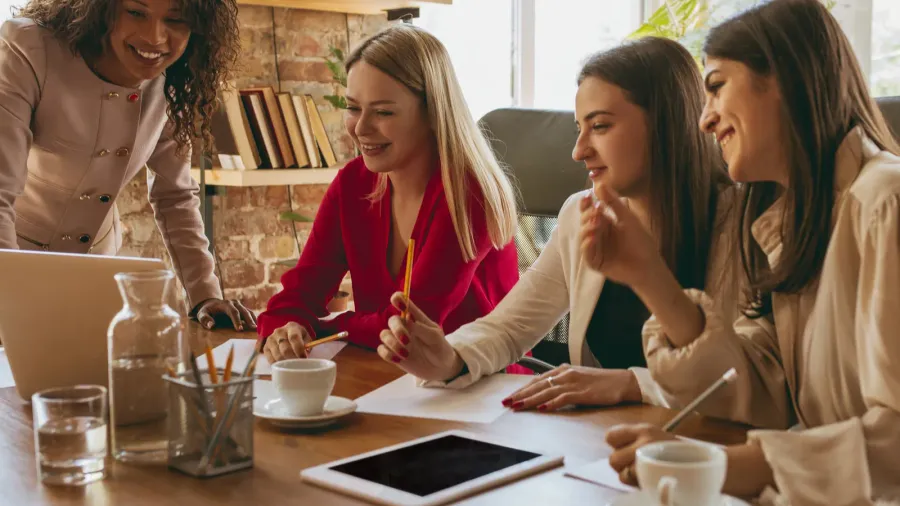 business young caucasian woman in modern office with team