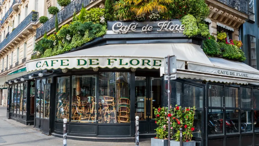 cafe de flore closed because of coronavirus epidemia  paris