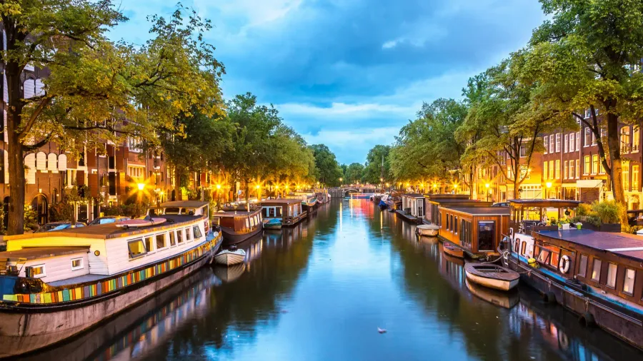 canals of amsterdam at night