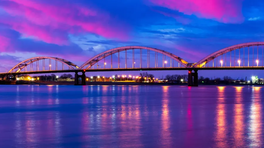 centennial bridge over mississippi river connecting rock island illinois and