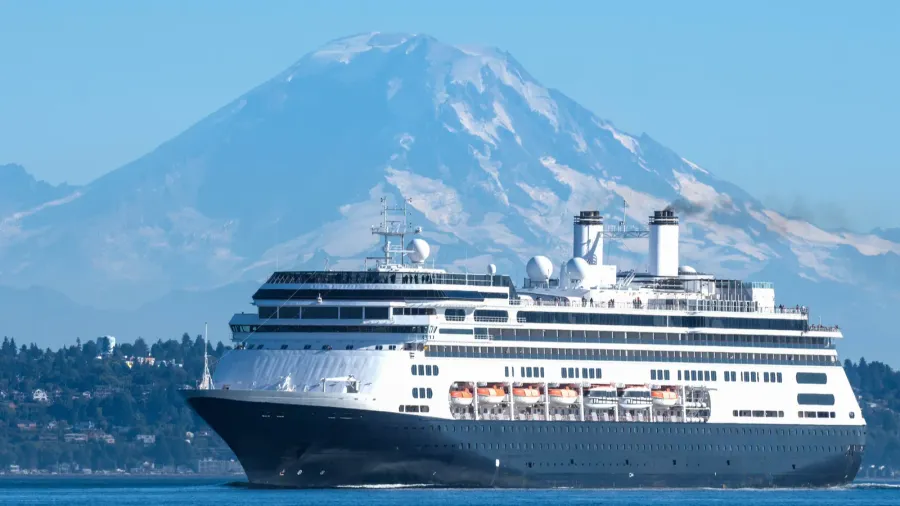 cruise ship puget sound and mount rainier