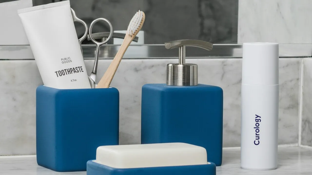 Bathroom shelf
