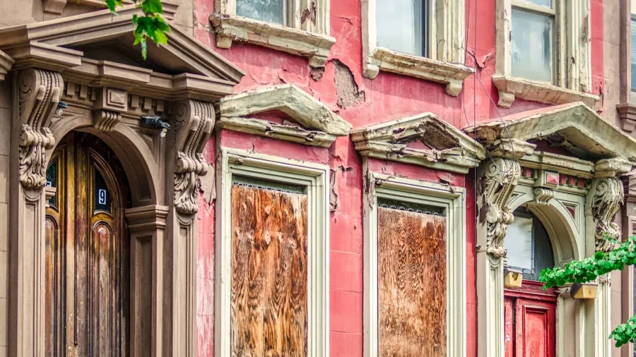 decaying building in harlem new york
