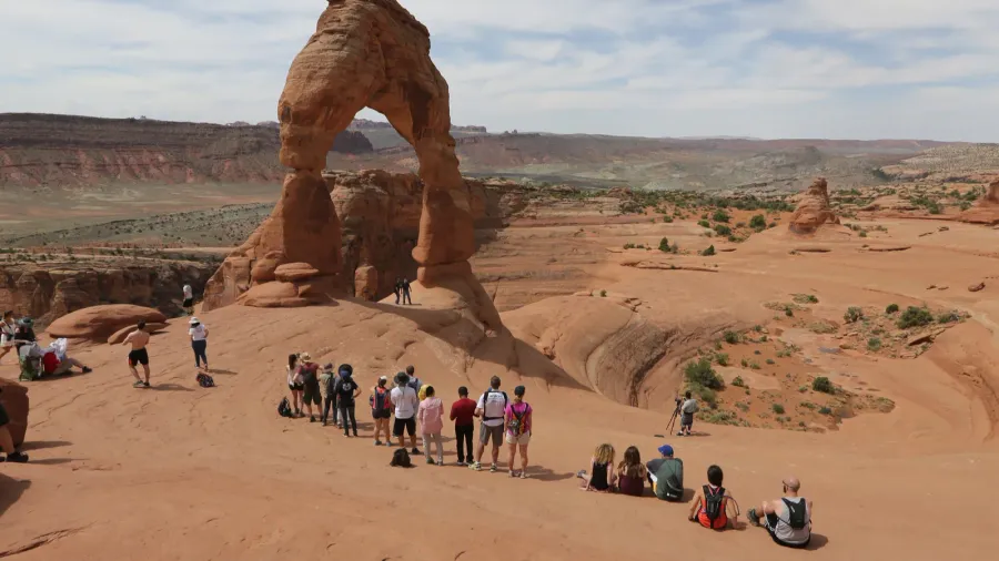 delicate arch and people