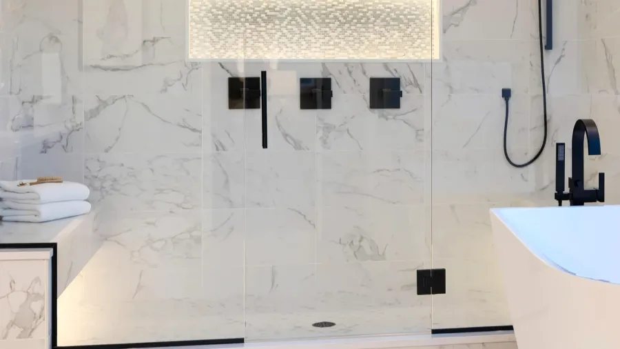 detailed of the shower shelve with white marble and mosaic