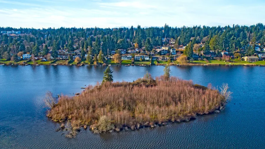 edmount island lake ballinger edmonds washington usa