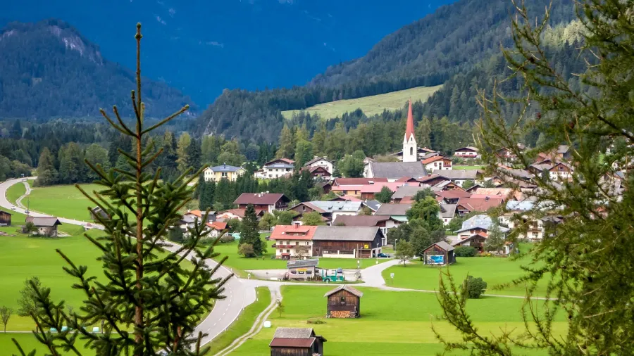 elmen in the lech valley is surrounded by the lovely