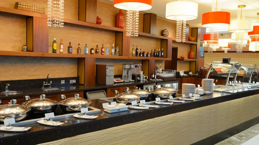 emirates business class lounge