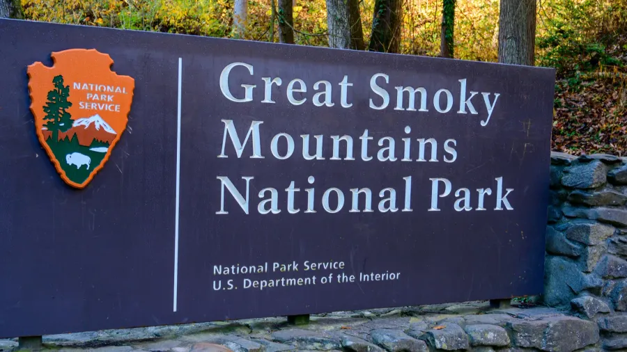 entrance to great smoky national park tennessee united states high