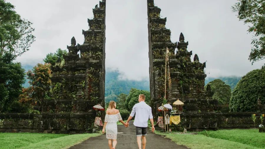 happy couple spending time at the handaras gate in bali