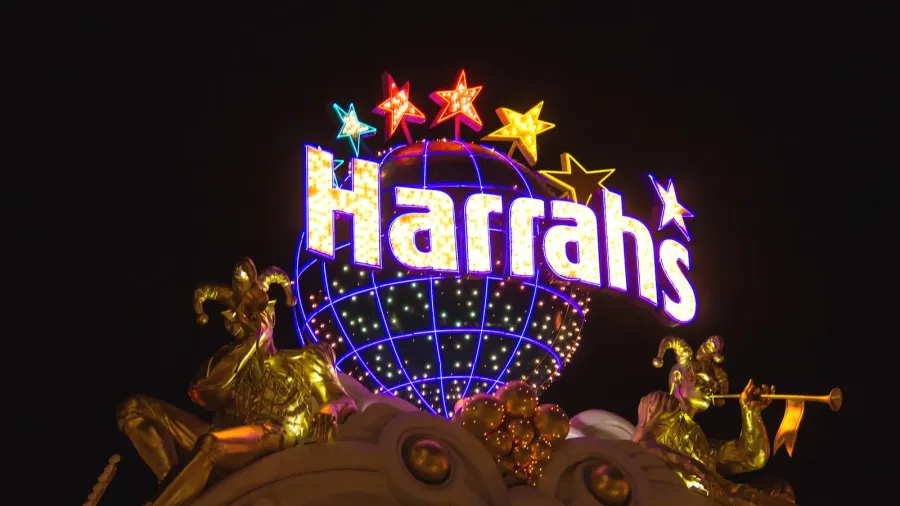 harrahs hotel and casino sign in las vegas