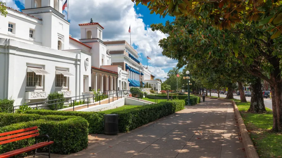 hot springs arkansas usa downtown streets with hot spring resorts