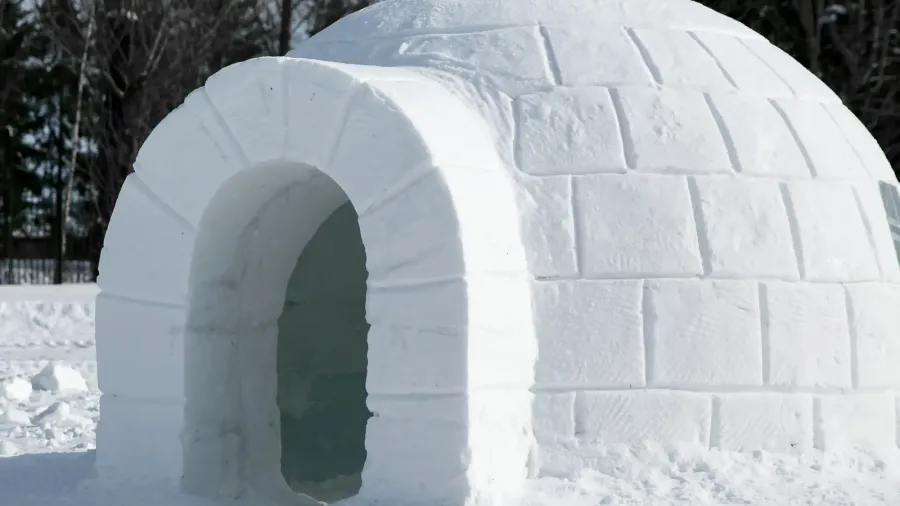 igloo icehouse  snowhouse yurt eskimo shelter built of ice