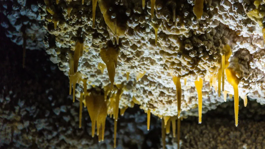 jewel cave in jewel cave national monument in south dakota