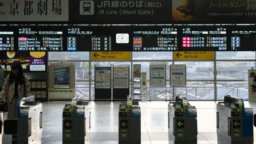 kyotojapanseptember 28 2019 jr kyoto station in the morning