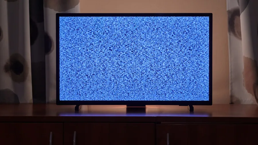 lcd tv in a dim room no signal noise
