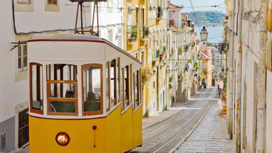 lisbons gloria funicular