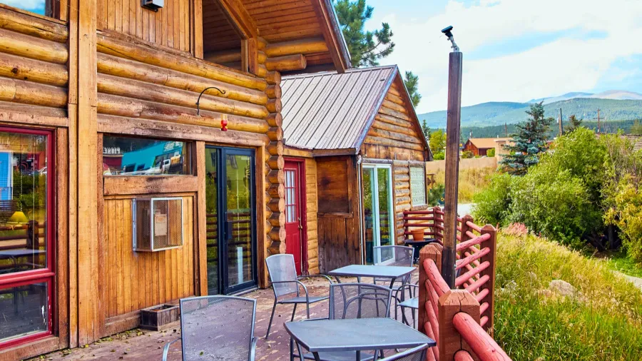log cabin patio in the desert