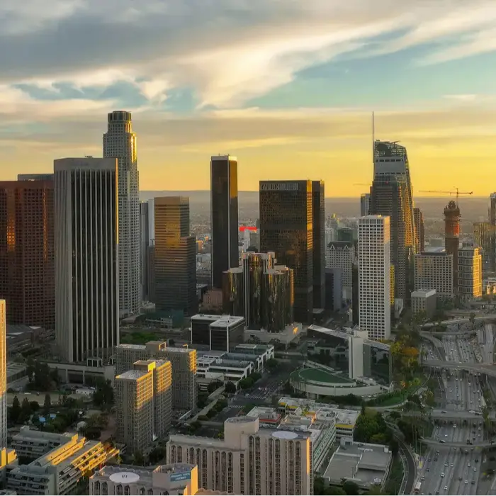 Los Angeles braces for blistering summerlike heat and higher health risks