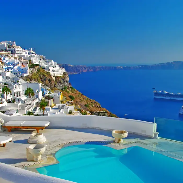 15 must-see spots for first-time travelers
