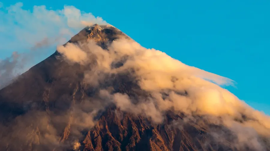 mayon volcano a highly active stratovolcano located in the philippines