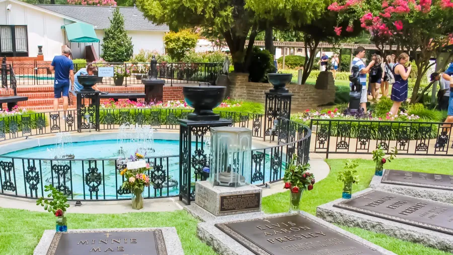 memorial gardens at graceland