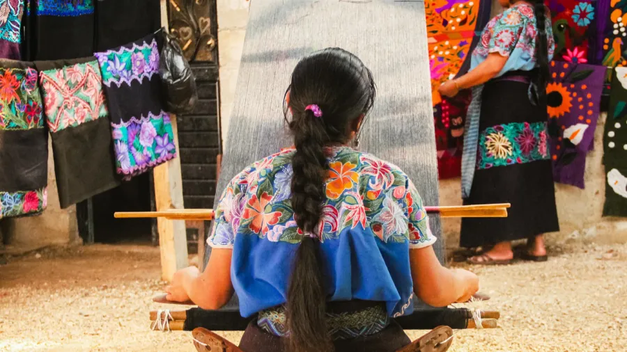 mexican woman working loom in chiapas mexico