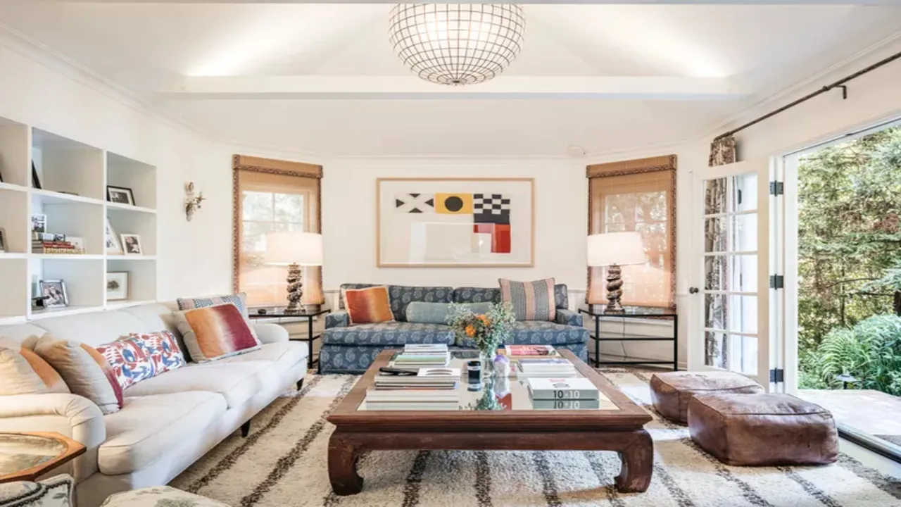 Modern living room with vintage touch