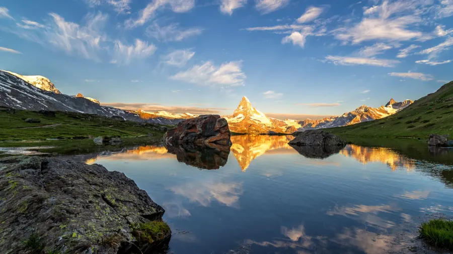 morning shot of the golden matterhorn monte cervino mont cervin