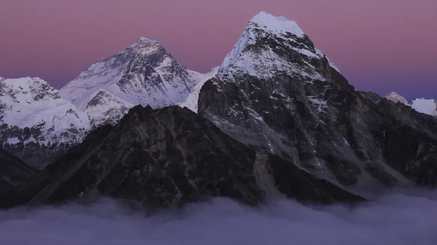 mount everest at the blue hour nepal